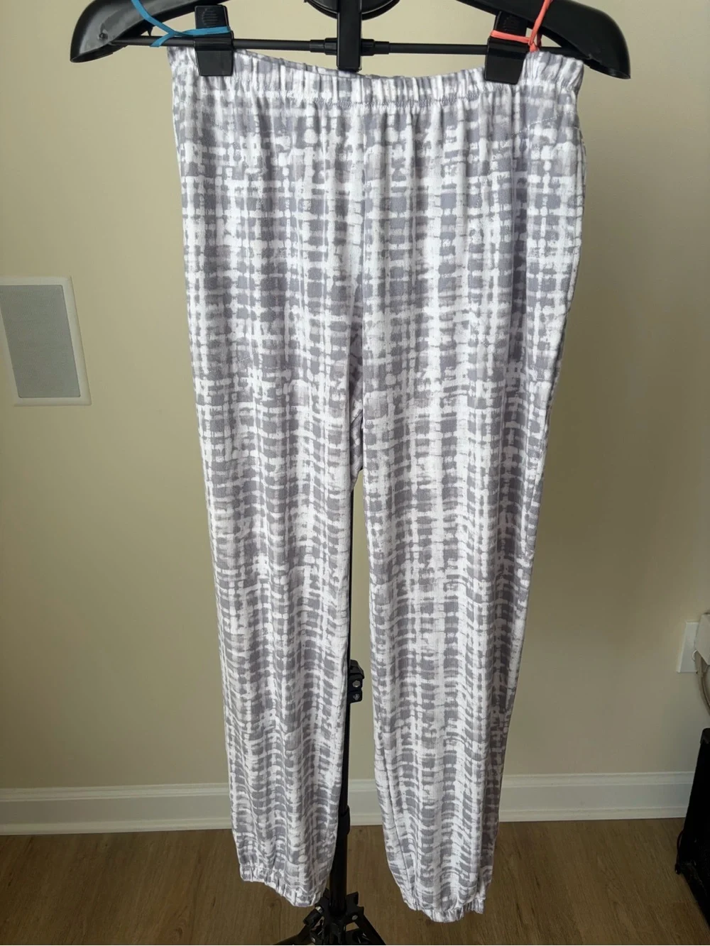 NWT Moonstruck Two-Piece Pajama Set Grey Plaid Sleepwear Medium